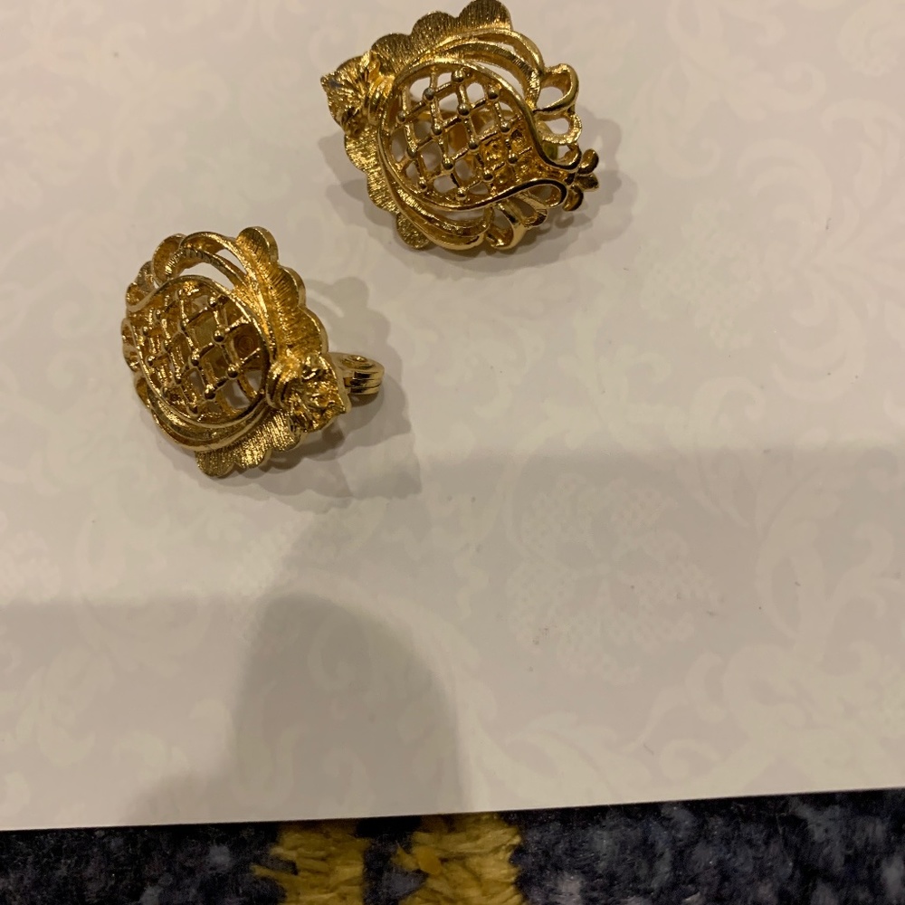 Vintage Monet Goldtone Clip Earrings w/ Open Center 1” L x 3/4” W Approx.